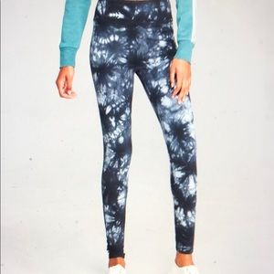 HIGH-RISE TIE DYE LEGGINGS